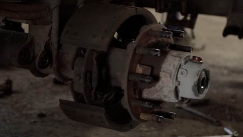 Semi truck brake drum and hub assembly during brake service
